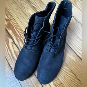 Camper Black Chukka Boots with Lace-Up Design